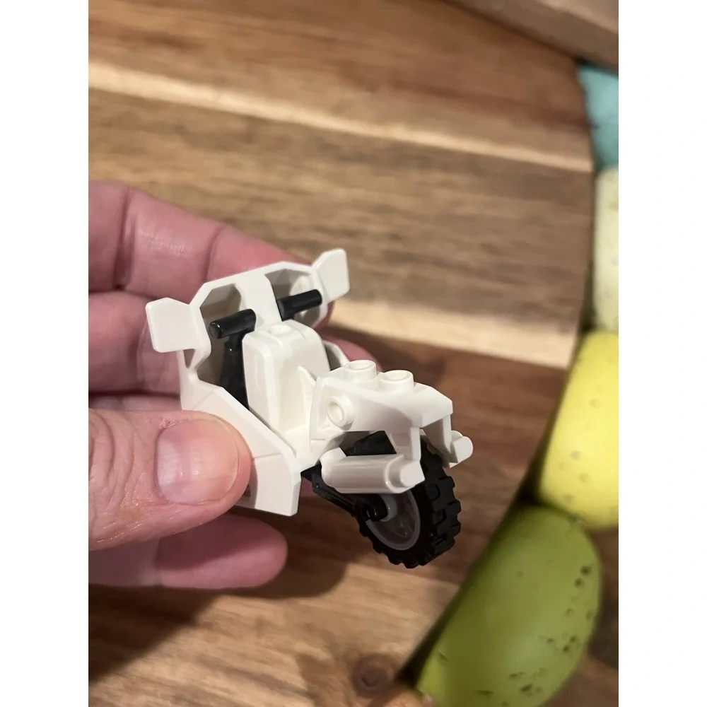 3 LEGO Motorcycle Police white for minifigures (1 Missing Lights) EUC See Pics